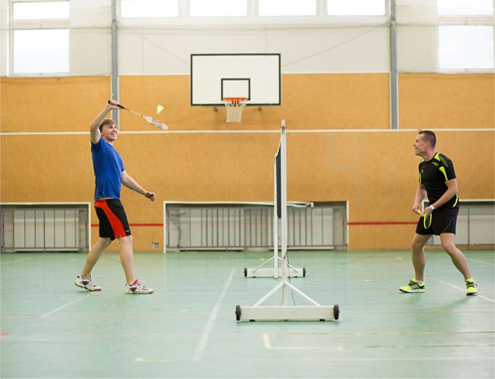 Hřiště na badminton ve sportovní hale Davle